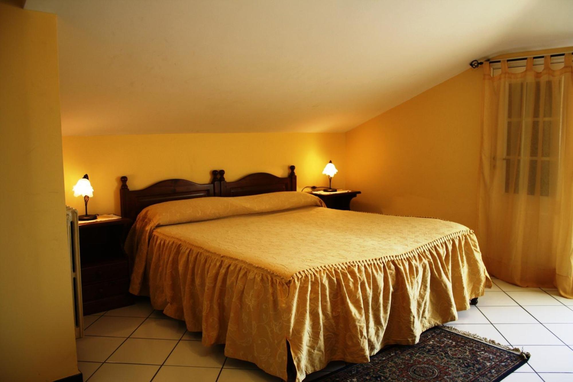 Ai Tre Parchi Bed And Bike Bed & Breakfast Рандацо Стая снимка