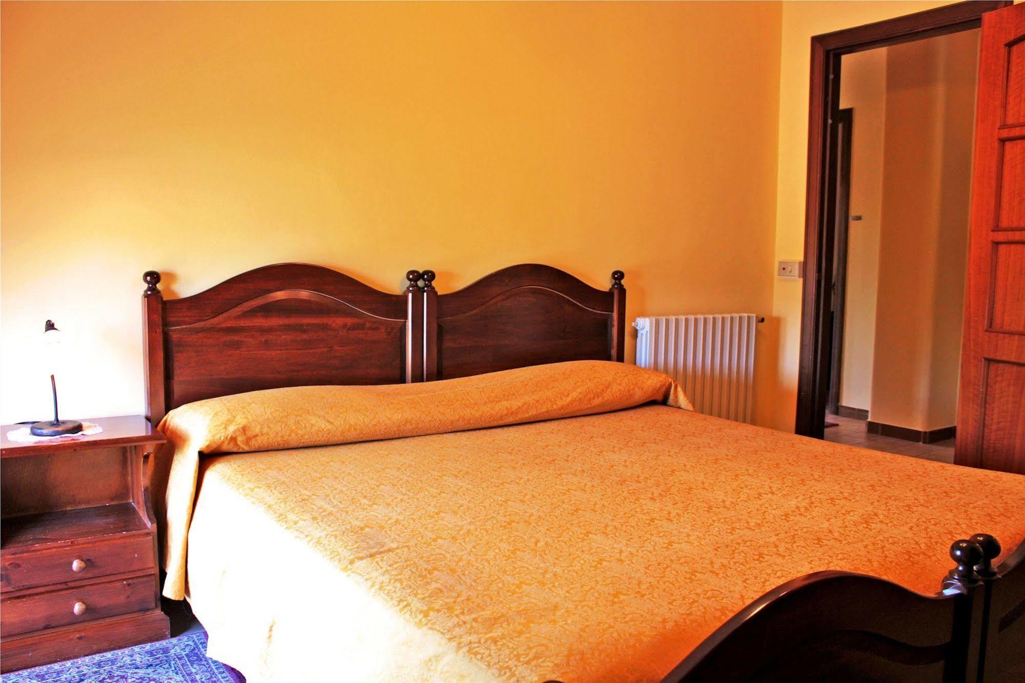 Ai Tre Parchi Bed And Bike Bed & Breakfast Рандацо Екстериор снимка